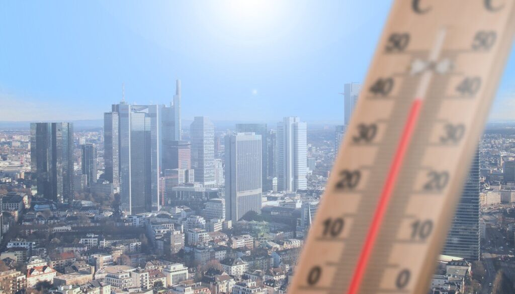 Mudanzas en verano - Termómetro mostrando temperatura alta