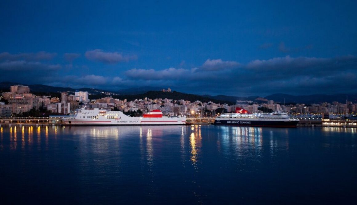 Mudanzas a Baleares-Puerto de Palma de Mallorca al atardecer - Islas Baleares